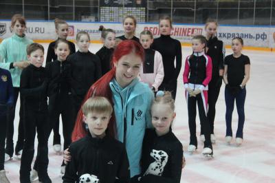 Александра Трусова провела мастер-класс для юных рязанских фигуристов